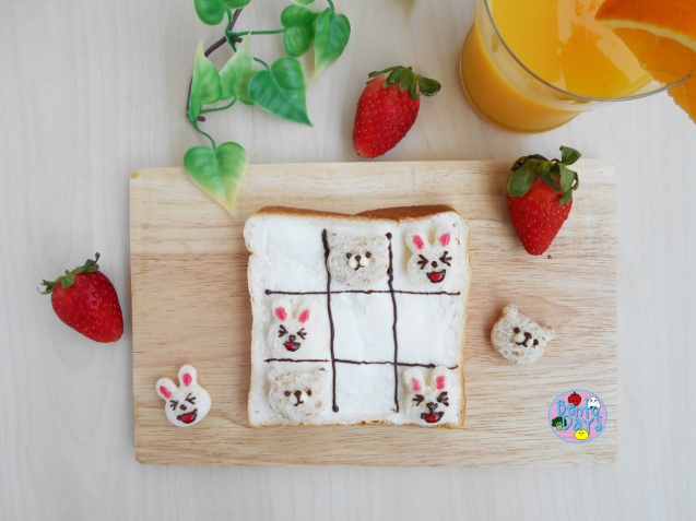LINE Brown and Cony tic tac toe toast